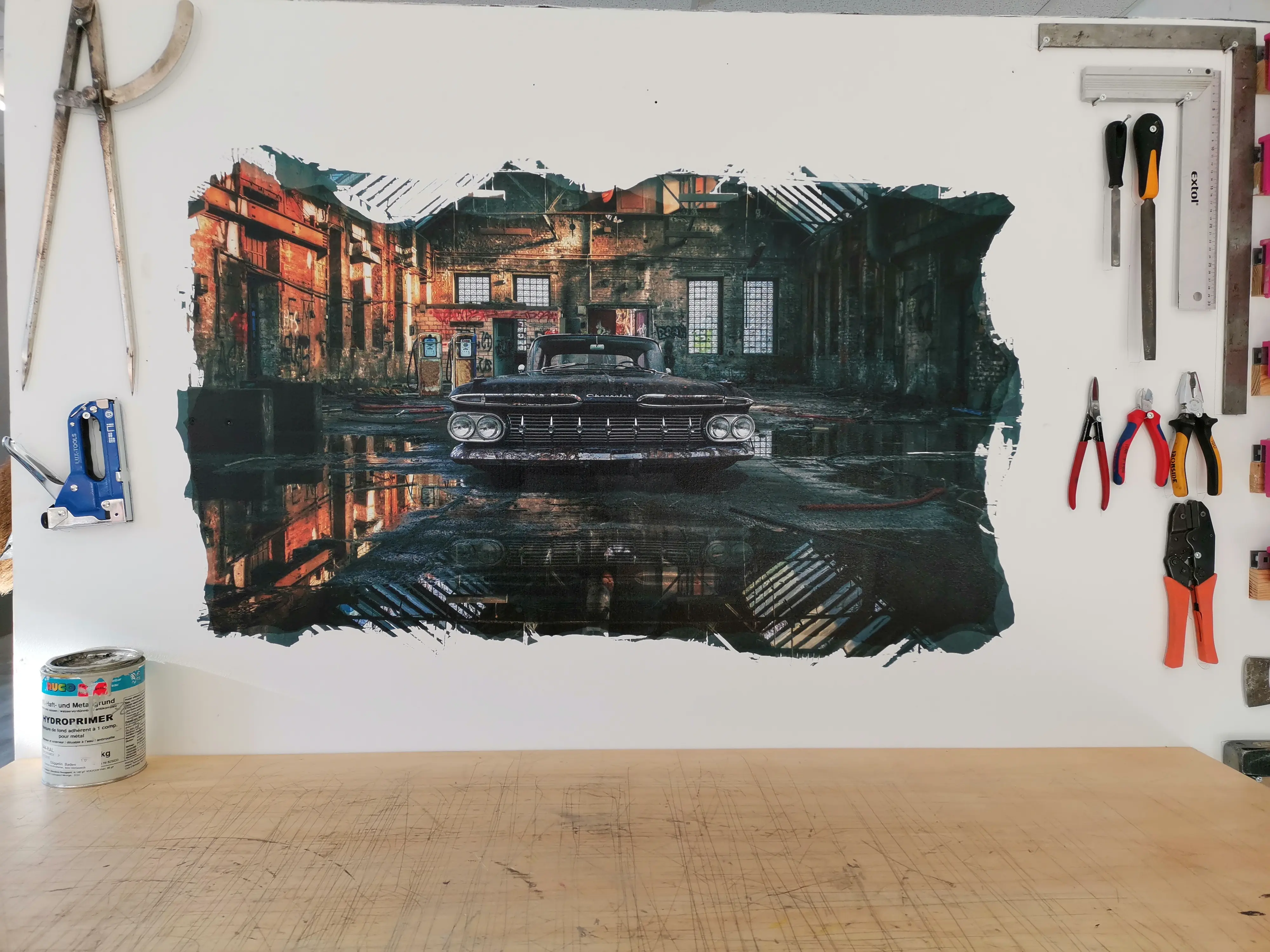 Živopisni print na betonu